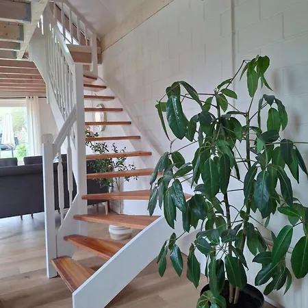 Feriehus Suus, Inclusief Jacuzzi, Kano En Kajak Zuid-Scharwoude